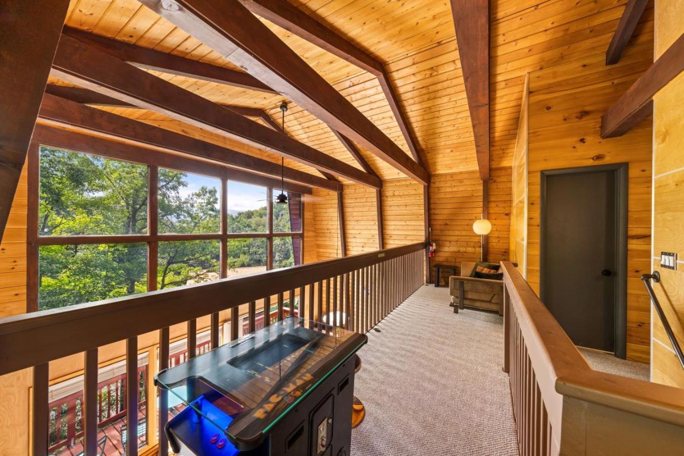 Treetops Chalet - 3Bd/2Bt Boutique Cabin W/Mt Leconte Views In Gatlinburg Exterior photo
