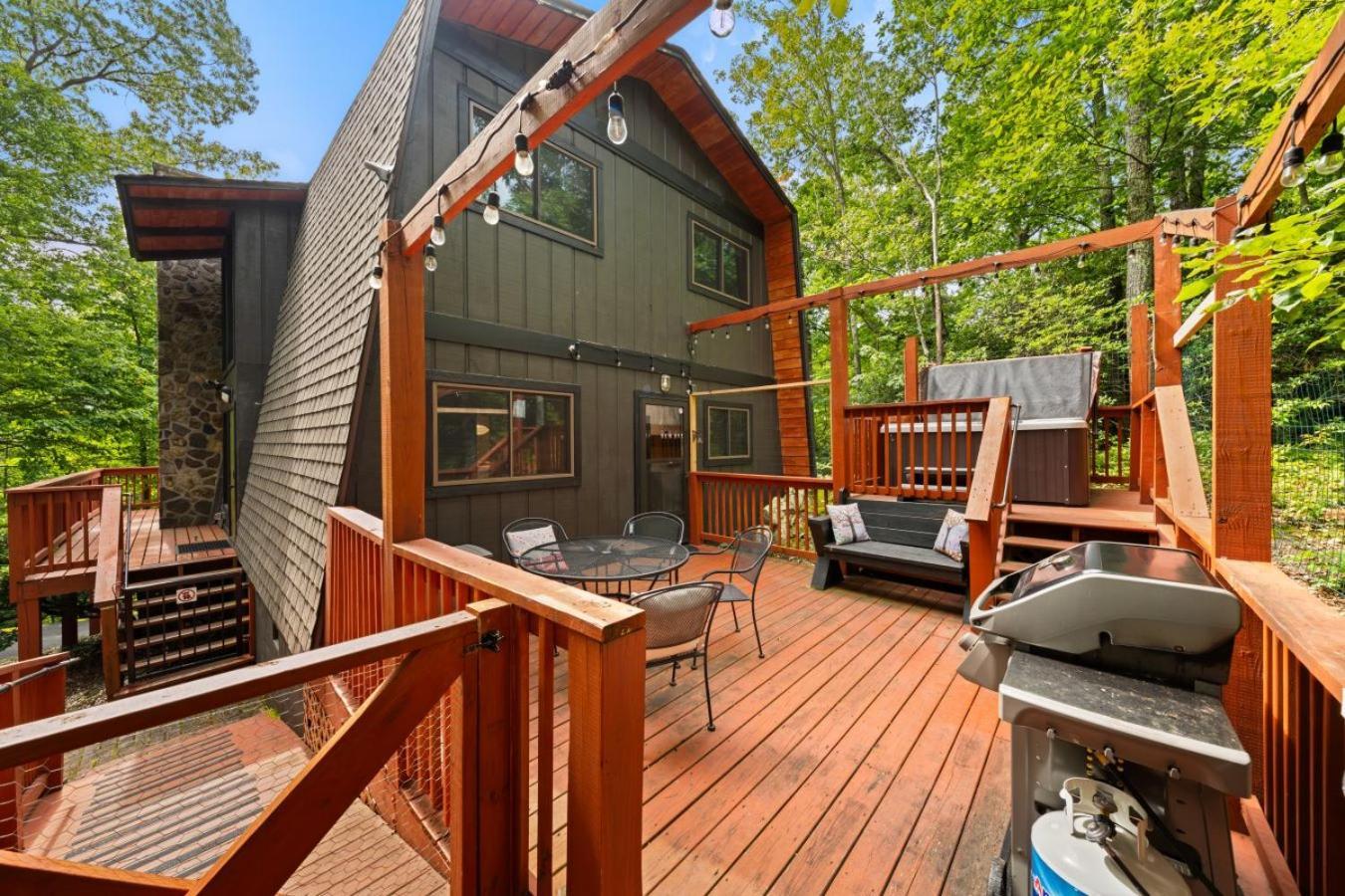 Treetops Chalet - 3Bd/2Bt Boutique Cabin W/Mt Leconte Views In Gatlinburg Exterior photo