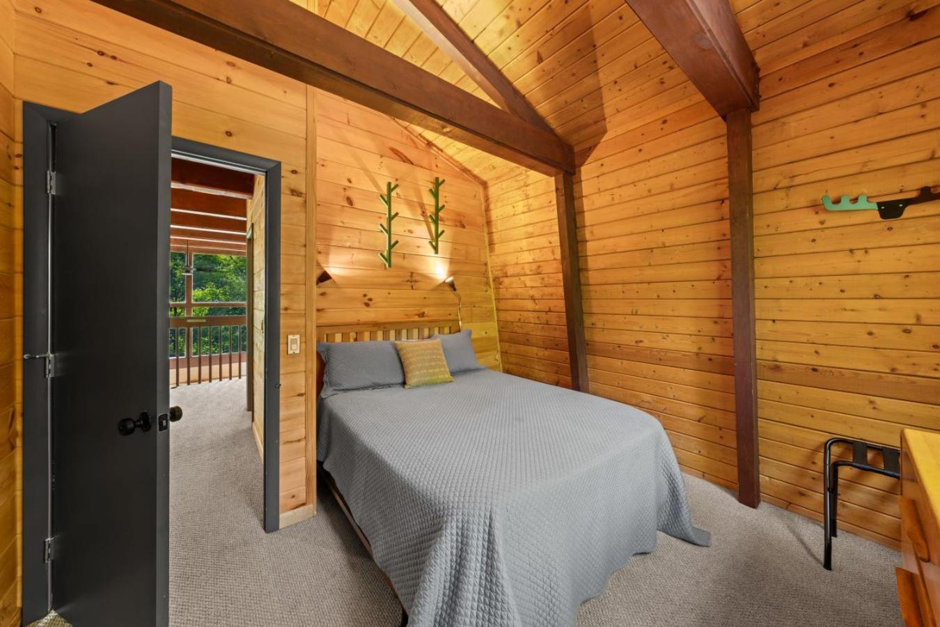 Treetops Chalet - 3Bd/2Bt Boutique Cabin W/Mt Leconte Views In Gatlinburg Exterior photo
