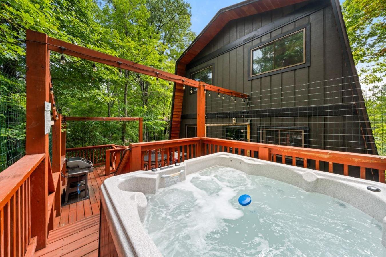 Treetops Chalet - 3Bd/2Bt Boutique Cabin W/Mt Leconte Views In Gatlinburg Exterior photo